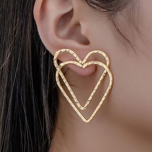 Free People Jewelry - gold heart earrings H169